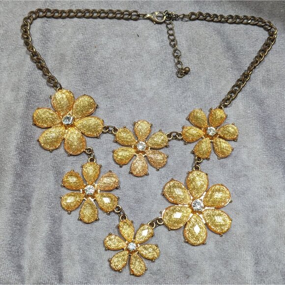 Fairycore Glam Yellow Glitter Flower Statement Necklace - Picture 6 of 6